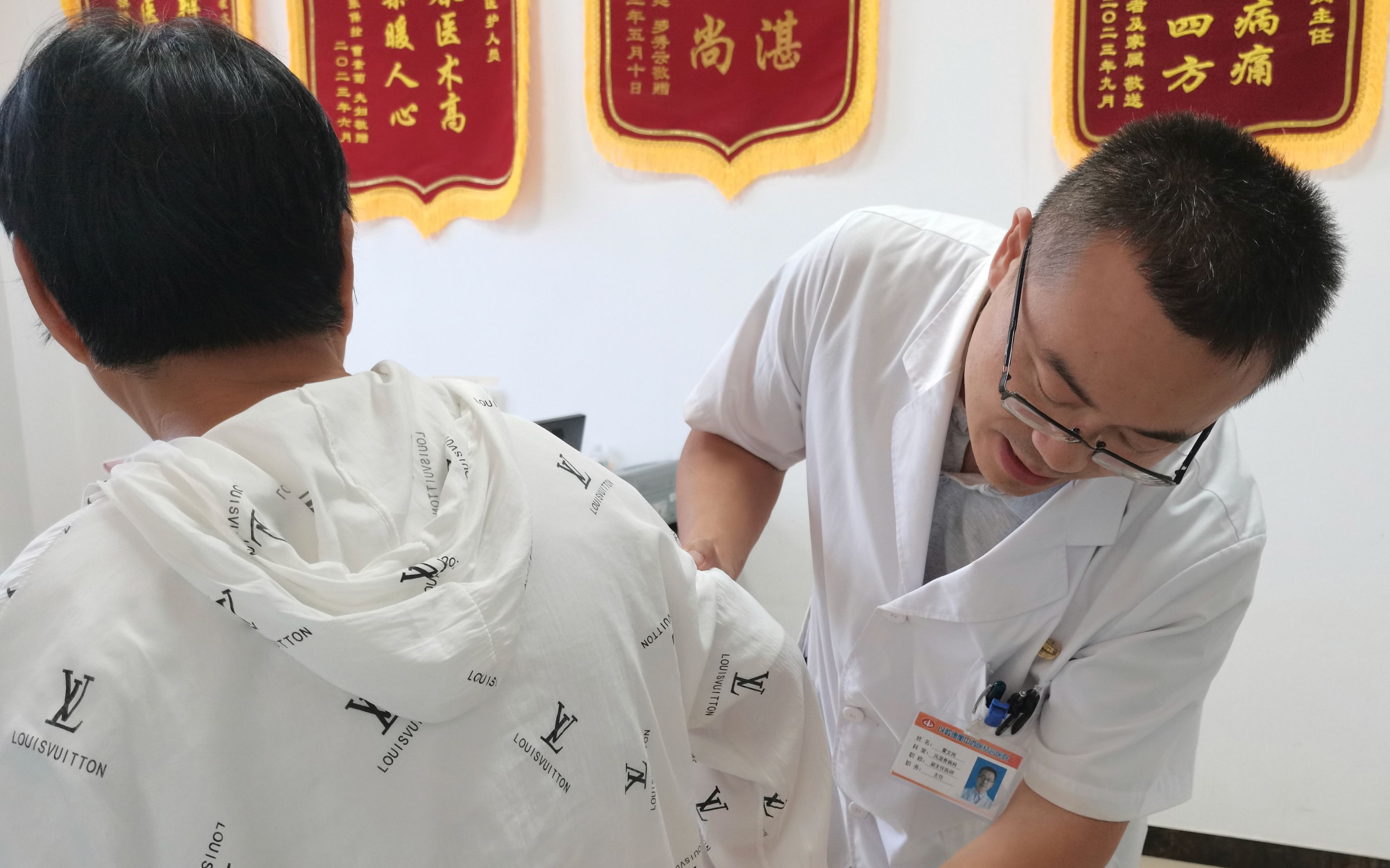 明确诊断 早诊早治 中西医结合 动态调整——以岭德衡医院建议大家治疗类风湿关节炎 不轻视 别放弃